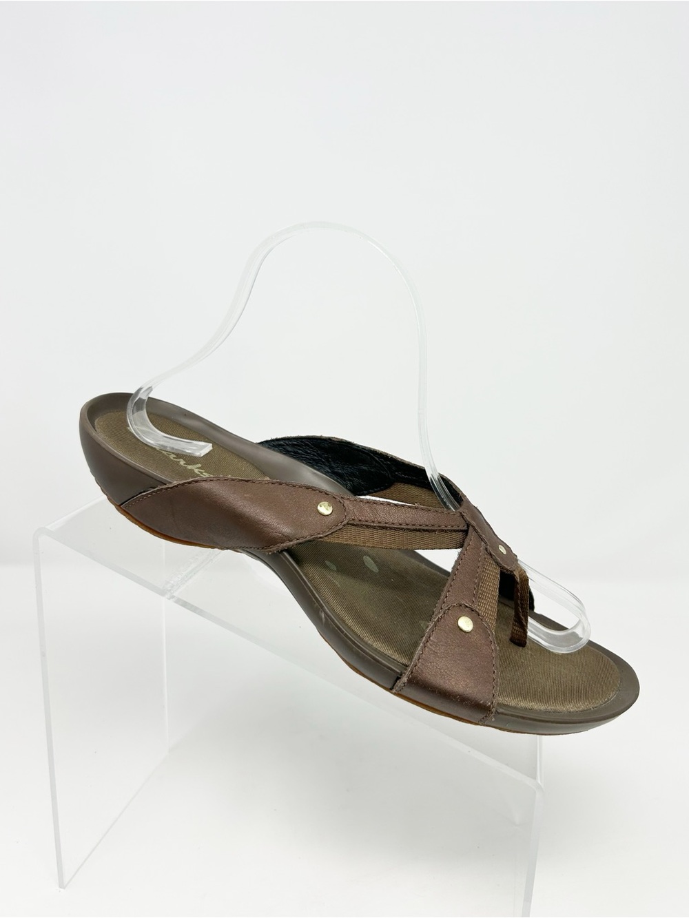 Clarks Brown Leather Thong Slip-On Sandals Comfort Footbed Low Wedge Size 8.5